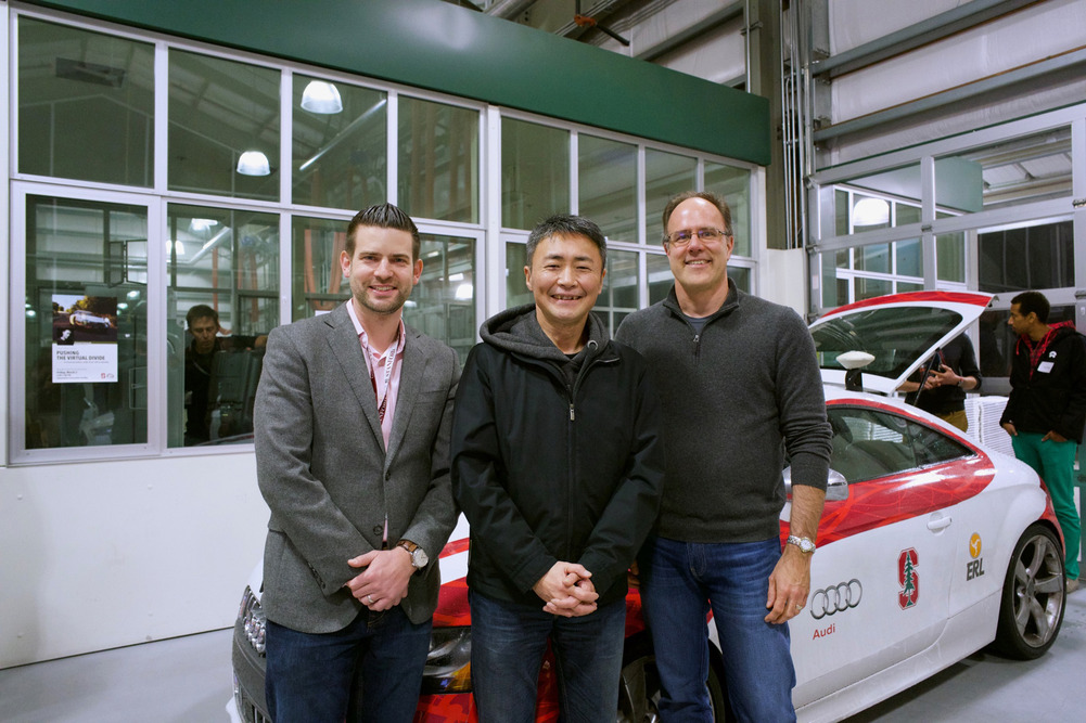 Le due figure principali di CARS: il direttore esecutivo Stephen Zoepf (a sinistra di Kazunori Yamauchi) e Chris Gerdes, direttore e professore della facoltà di ingegneria meccanica (a destra).