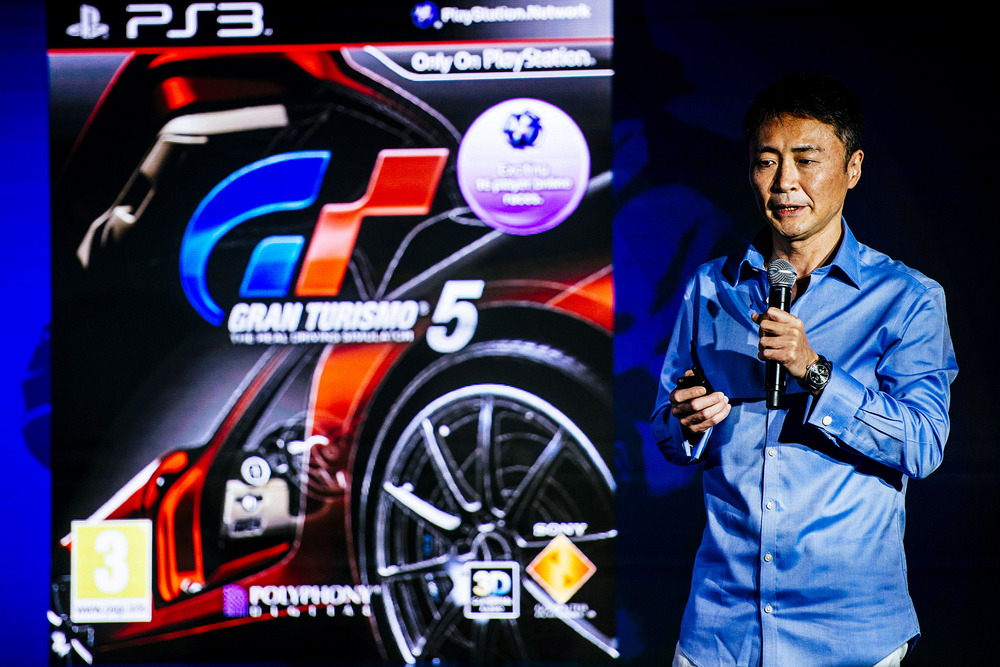 Gran Turismo-producer Kazunori Yamauchi tijdens zijn presentatie.