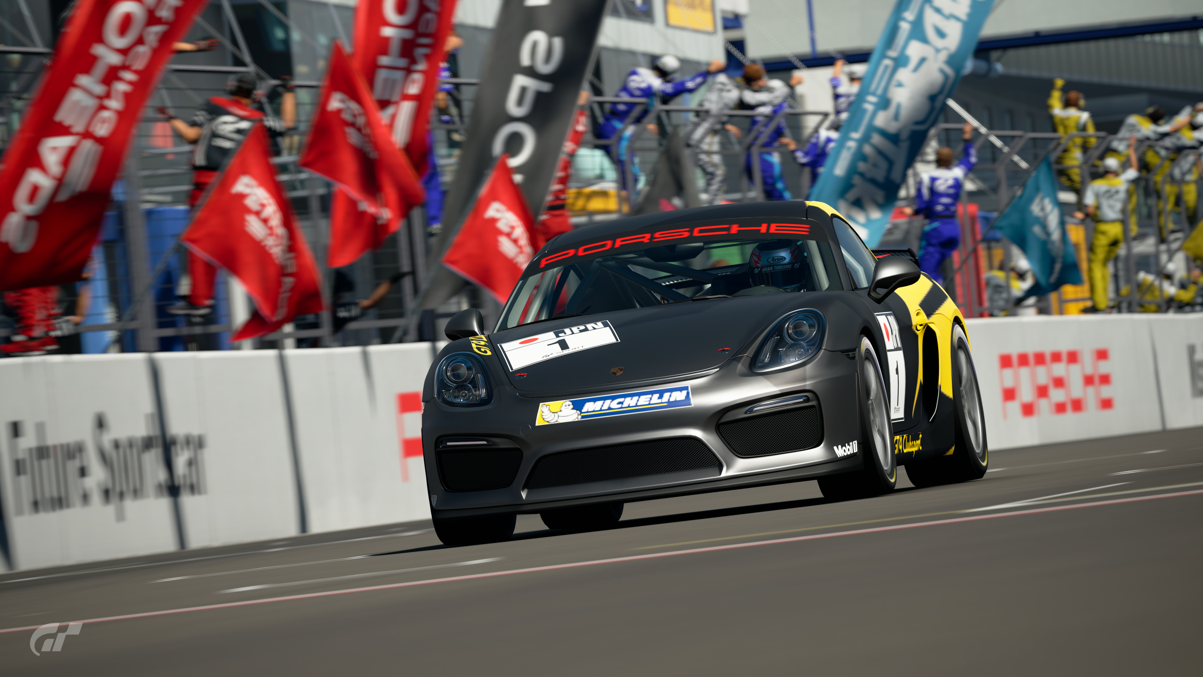 第2回日本グランプリカー・レースミーティング 公式プログラム 圧倒的な速さで最終戦を制圧。日本・CLS63AMG-sc選手がプレシーズンを