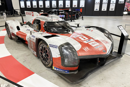 モータースポーツエリアには2輪・4輪のレース車両が多数展示