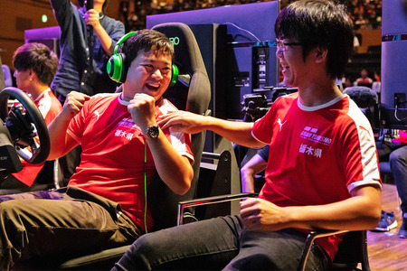 優勝を決めた栃木県チーム（高橋拓也・山中智瑛）