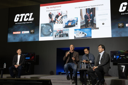 スペシャルトークショーには葛巻 清吾氏（写真右・内閣府プロジェクト「SIP自動運転」プログラムディレクター）、クリス・ゲルデス教授（写真中央・スタンフォード大学）、山内 一典（写真左「グランツーリスモ」シリーズ プロデューサー）の3名が登壇した