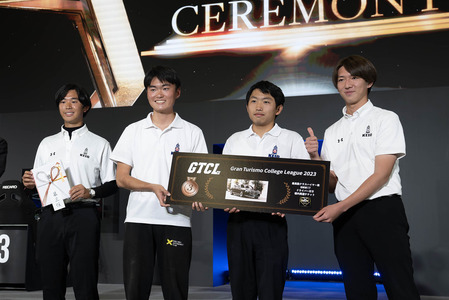 3位：慶應義塾大学チーム。敗者復活戦からの勝ち上がりで決勝レースは最後尾からのスタート。そこから素晴らしい追い上げを見せ、2022年大会に続き2年連続での3位表彰台獲得となった