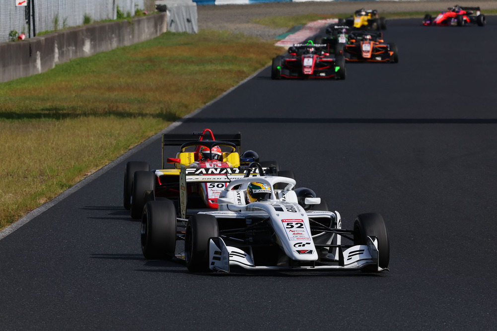 In Round 14, Fraga started in Pole Position but Shun Koide got ahead at the start and finished 2nd.