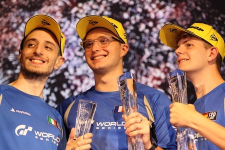 Odważny atak przyni&oacute;sł Kylianowi Drumontowi z Francji (w środku) zwycięstwo w Nations Cup. Drugie miejsce zajął włoski as Valerio Gallo (po lewej), a trzecie wschodząca gwiazda z Hiszpanii, Samuel Moreno Baeza (po prawej).