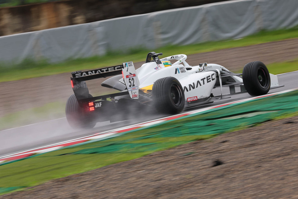 Fraga proves his speed with a fastest lap time. A bold move in the race had led to a collision and Fraga&rsquo;s first penalty for this series. Though stricken with regret over his strategy and its outcome, Fraga carefully calculated his next move.