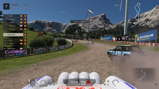 Carrera: La hora de la verdad, la carrera principal. Cuando empiece la carrera, podrás disfrutar de carreras a pie de pista e intentar llegar a la meta. ¡Cuidado con las colisiones! 