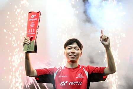 In der Eröffnungsrunde des Manufacturers Cup gewann Subaru (Takuma Miyazono) einen erbitterten Kampf gegen BMW um den ersten Platz auf dem Treppchen.