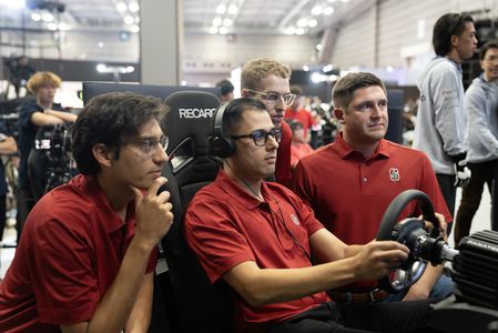 海外からはアメリカよりスタンフォード大学がゲスト参加。決勝レースから参戦し、シボレー コルベット C7で力走。1978年のル・マン出場のコルベット レーシングカーをモチーフにしたというオリジナルリバリーを準備しており、他大学チームからも注目を集めていた