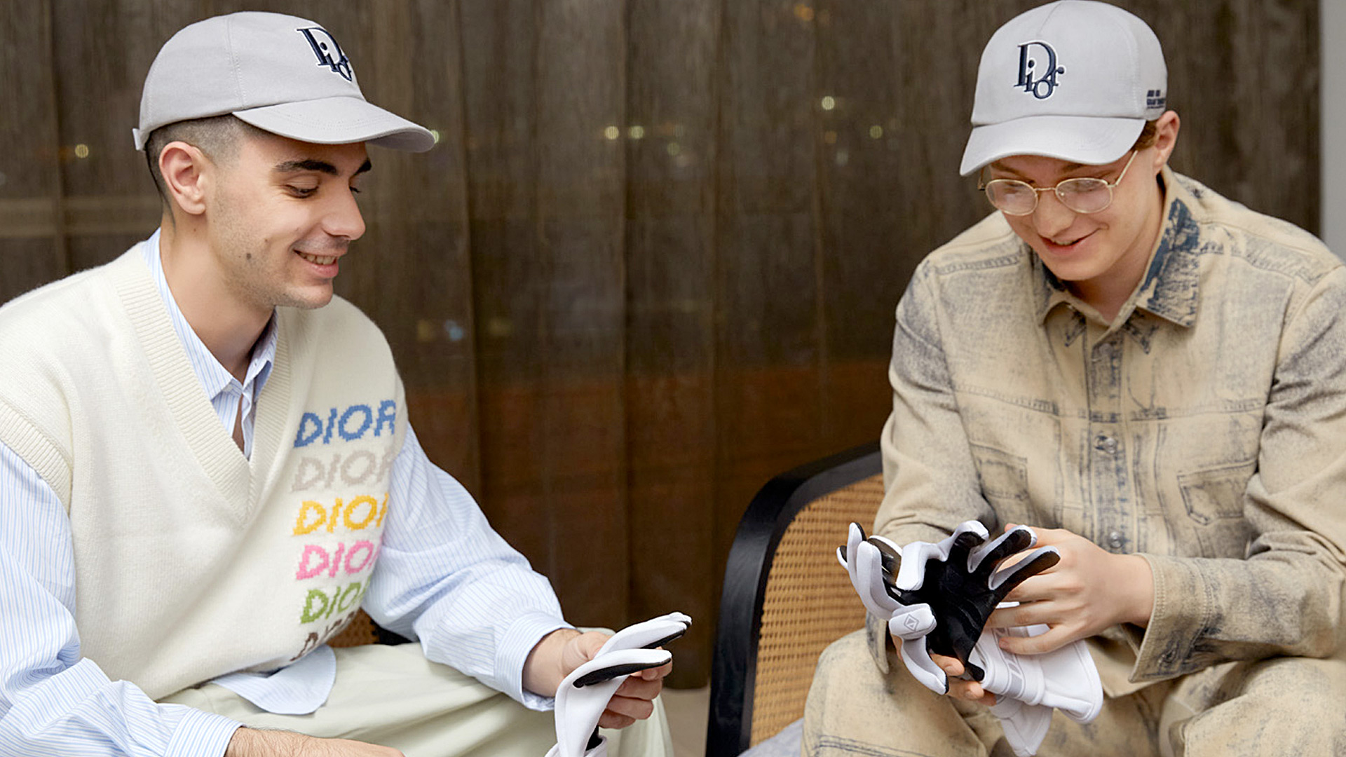 ★お値下げ中★ 今期Christian Dior Tag フーディ Christian Dior 2021 Medium Patent Cannage Caro Bag - Burgundy